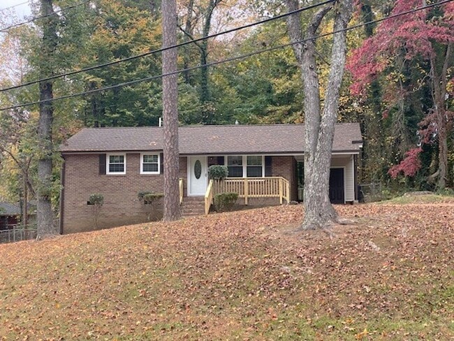 Building Photo - 100% Renovated! 3 Bedroom/1.5 Bathroom!