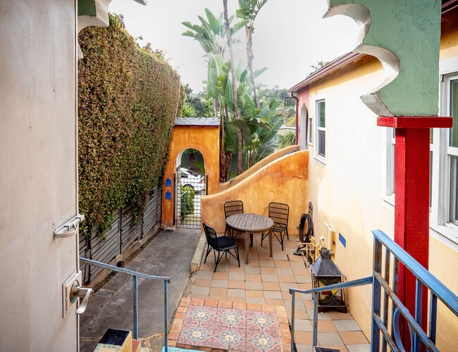 Photo - 2420 Teviot St