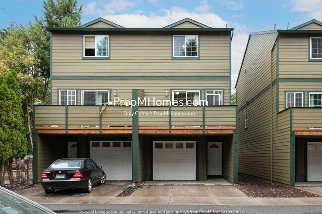 Building Photo - Spacious SE Portland 3 Bedroom Townhouse In Powellhurst-Gilbert Neighborhood Unit 8439 SE Brooklyn Street