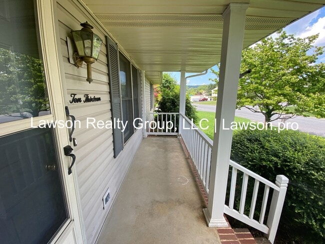 Photo - Spacious Hollins Four Bedroom w/ Finished Basement