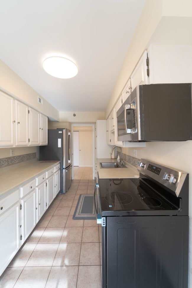 Photo - Contemporary 2BR/2BA Corner Condo at The Encore of McLean