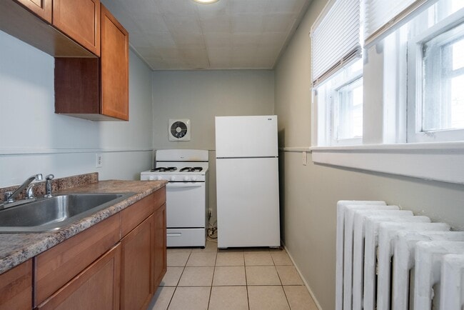 Building Photo - 1327 1st St