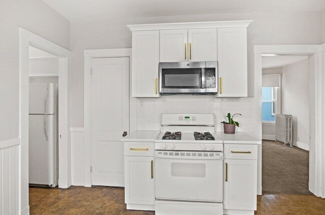 Building Photo - 9 Sumner Square Unit 3