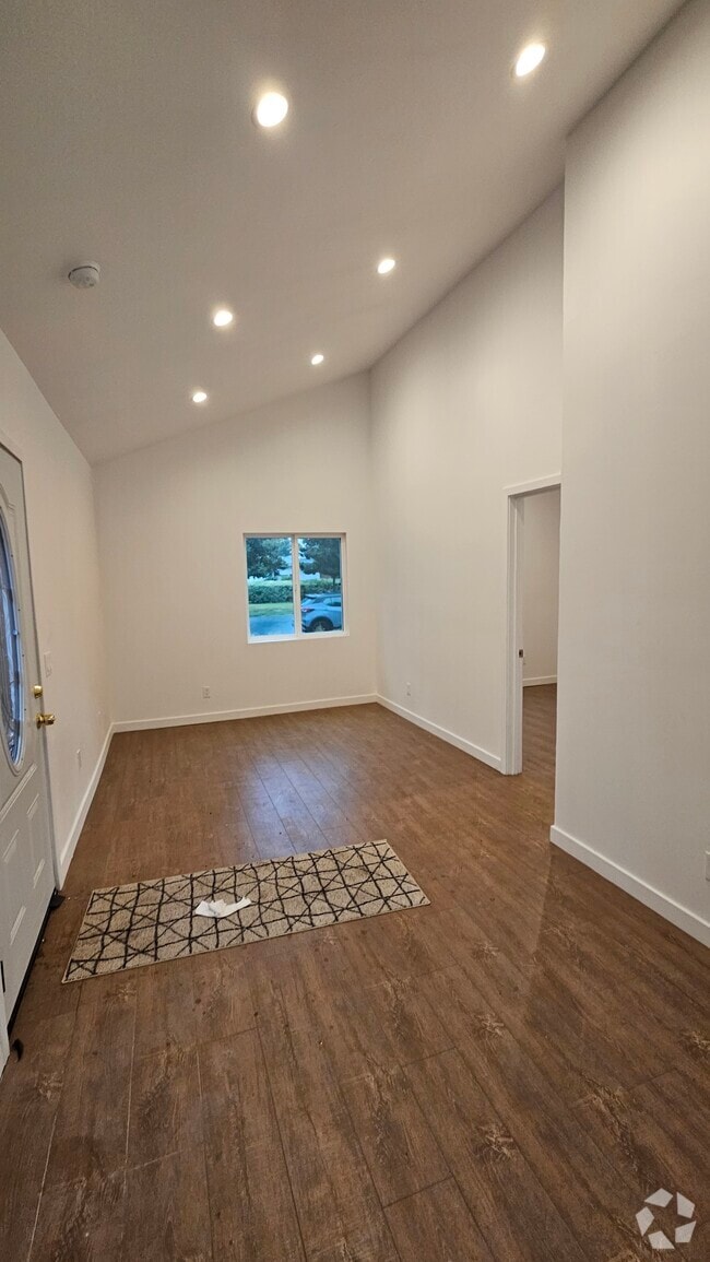 Building Photo - 15011 Hartland St Unit 15009 Rental