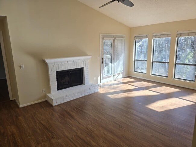 329 Warm Springs Cir Unidad 329 Warm Springs