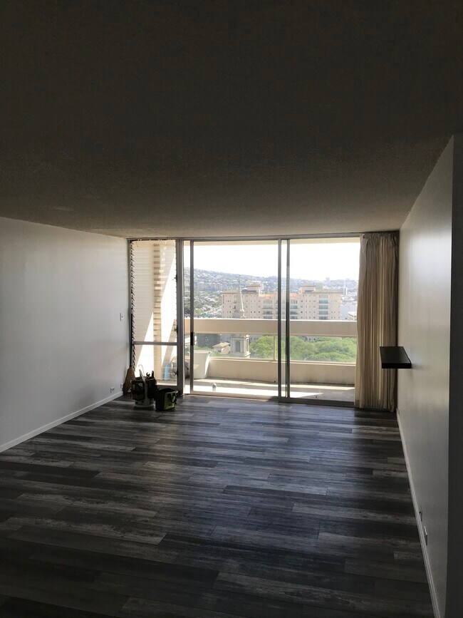 Building Photo - 1212 Punahou St Unit 1902