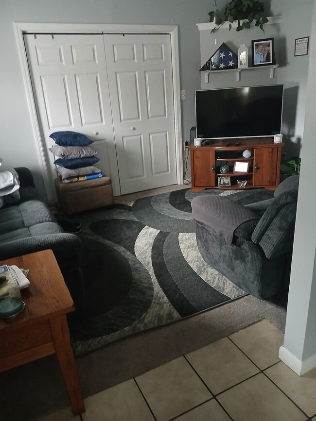 Living room - 260 Maple Ave Unit Apt A - 1st Floor