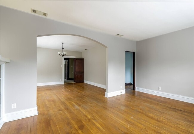 Photo - 7005 Amherst Ave