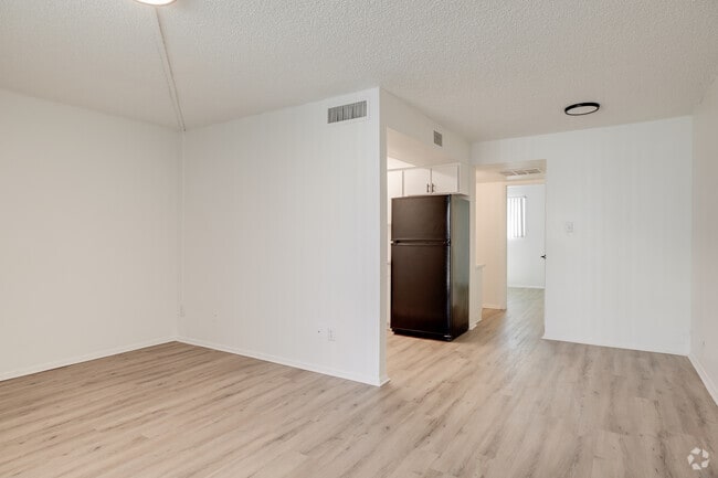 1BR, 1BA - 625SF