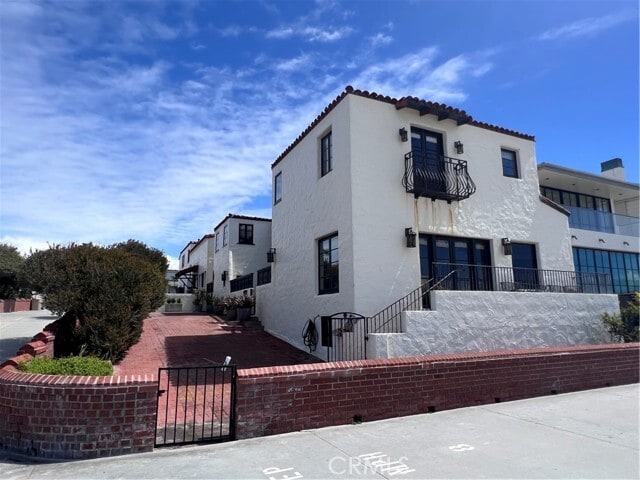 Building Photo - 2444 The Strand