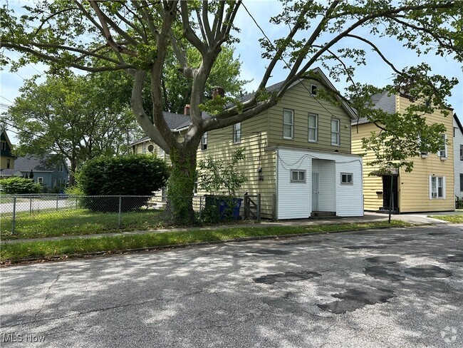 Building Photo - 1130 E 68th St Unit 4 Rental