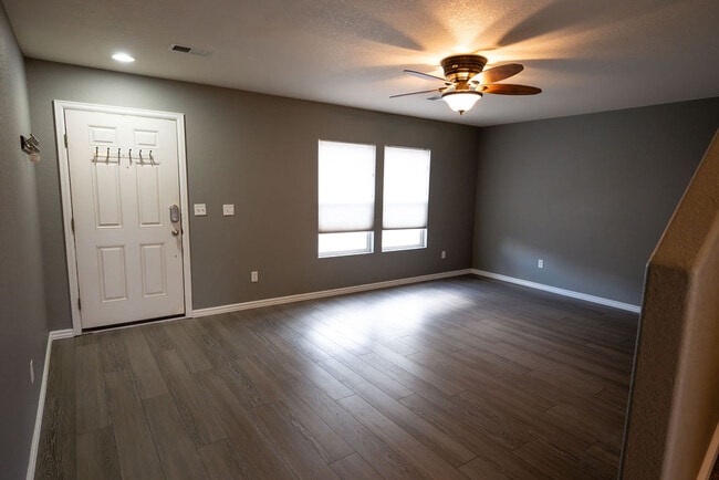 Photo - 350 Plowman Ct