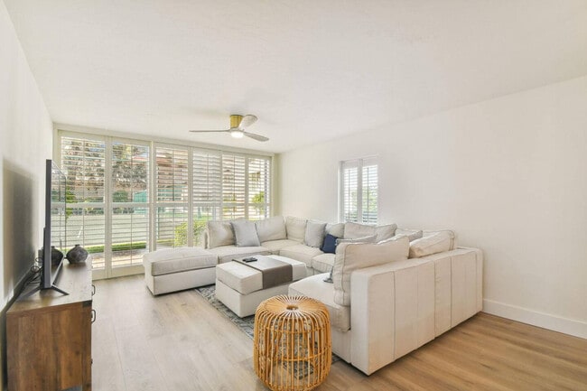 Building Photo - 5055 Gulf of Mexico Dr