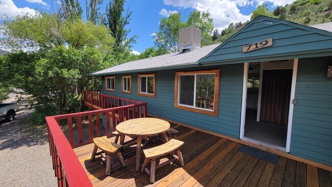 Photo - 719 Red Mountain Dr