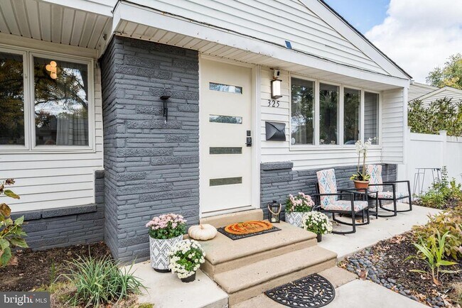 Photo - 325 Juniper Dr
