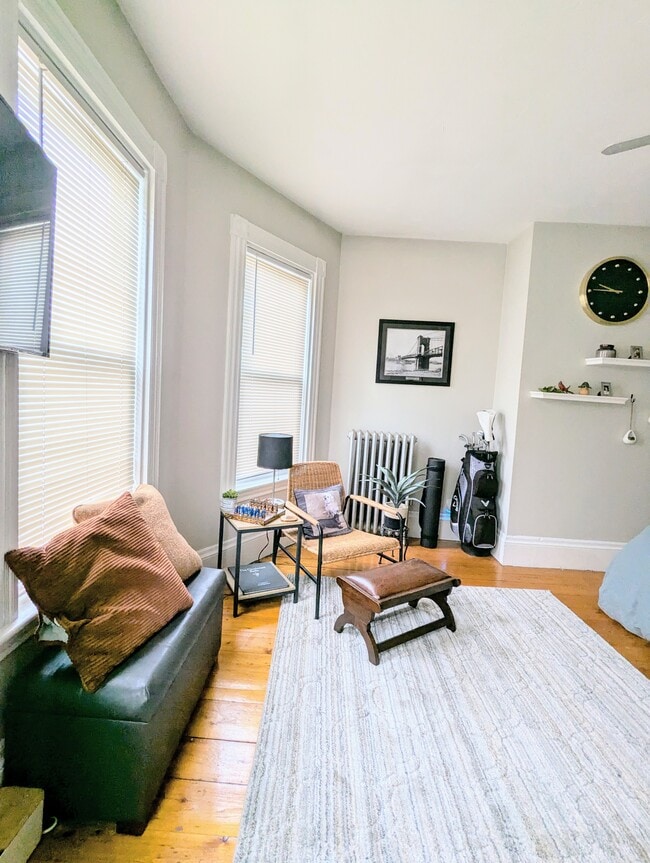 Photo - 881 E 4th St Apartments Unit 3