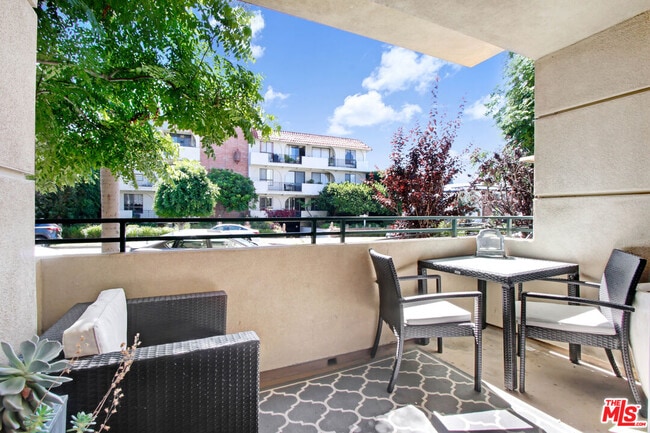 Building Photo - 11921 Dorothy St Unit 102