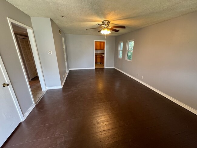 Photo - 103 N Florida St