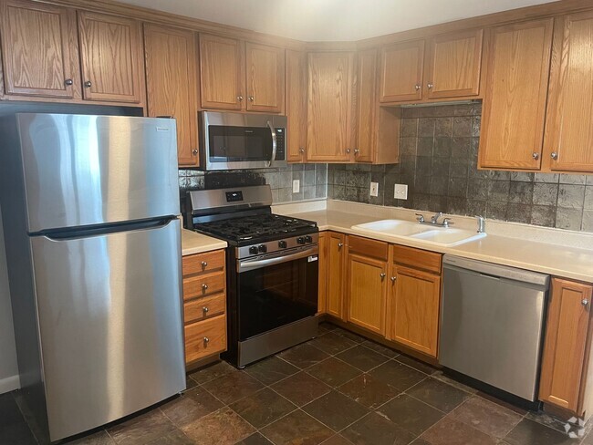 Building Photo - 5 Garibaldi St Unit 32 Rental