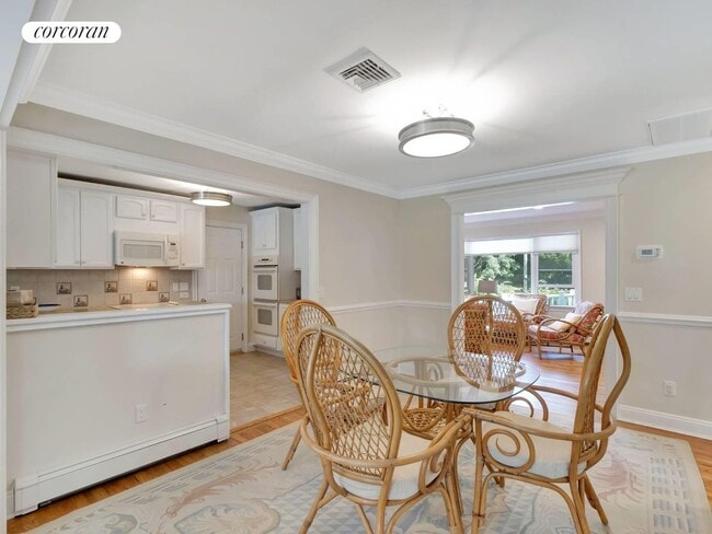 Photo - 250 White St