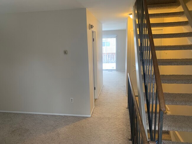 Foyer - 5131 Buckingham Unit 1