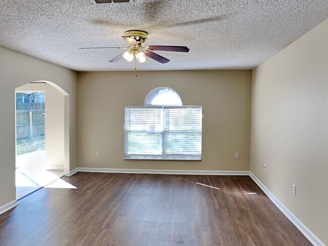 Photo - 960 Vassar Dr