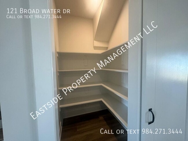 Photo - 121 Broadwater Dr