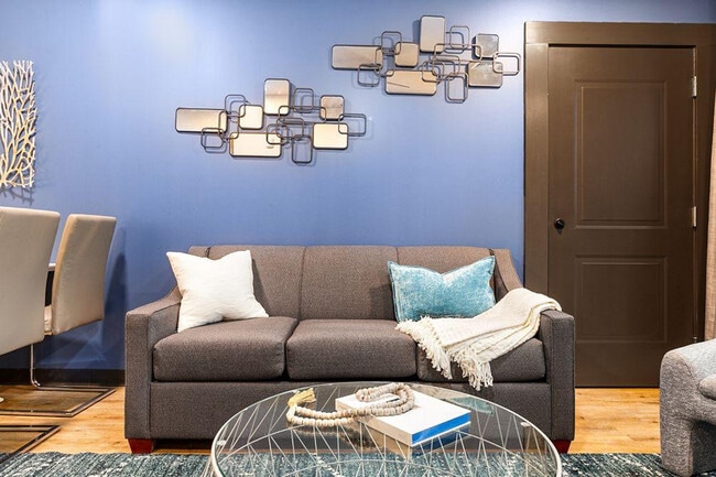 Building Photo - 611 Commerce St