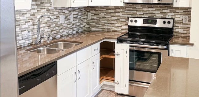 Kitchen - Apartments at Legacy