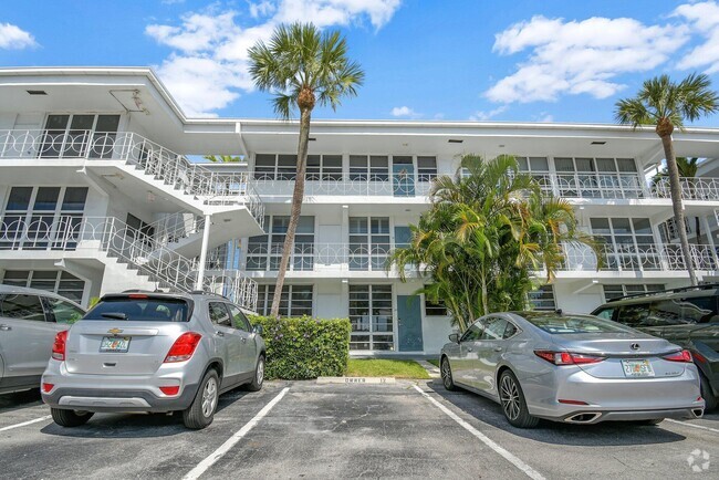 Building Photo - 2727 Yacht Club Blvd Unit 2b Rental