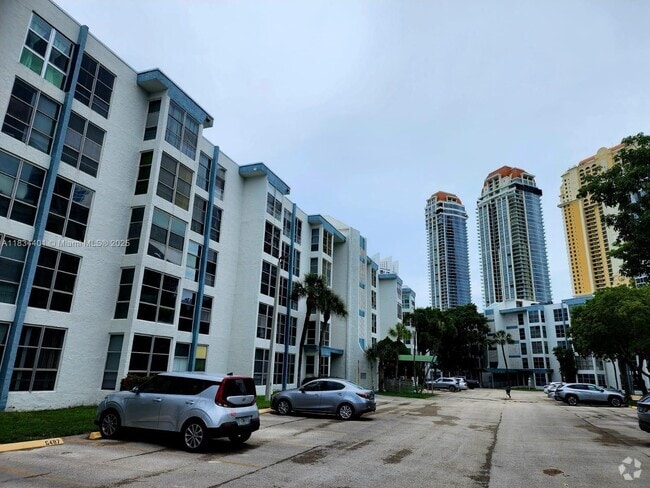 Building Photo - 200 177th Dr Unit 515 Rental