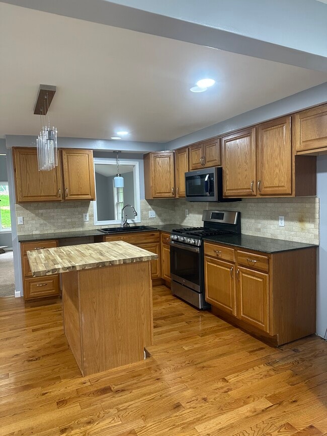 Photo - 1011 Hudson St