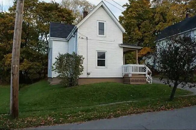 Photo - 261 Grove St