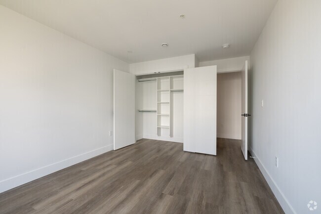 3BR, 2BA - 1483 SF - Bedroom - Courtyard 1 & 2 At Bayers & Young