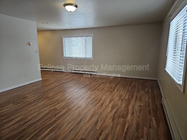 Photo - 2644 Clark St