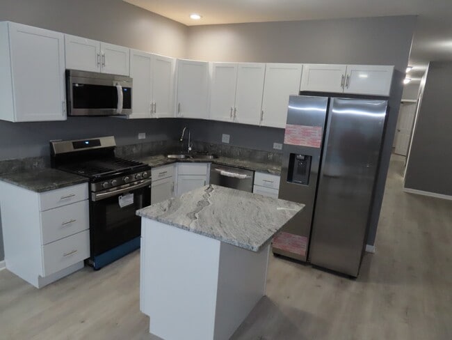 Photo - 951 W 51st St Unit 1