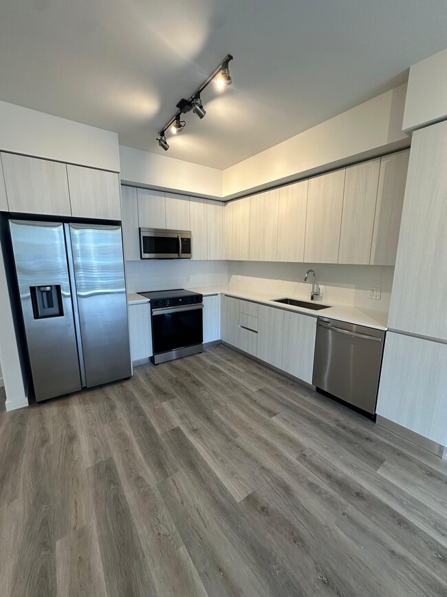 Building Photo - 532 NE 1st Ave Unit A
