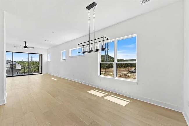 Photo - 110 Pennybacker Ln