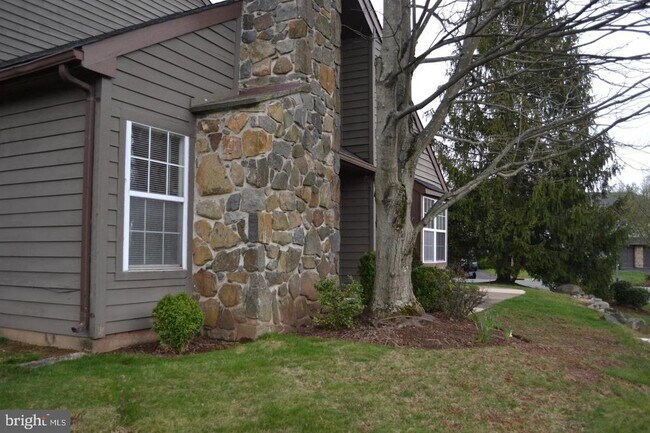 Photo - 8 Brookline Ct Townhome