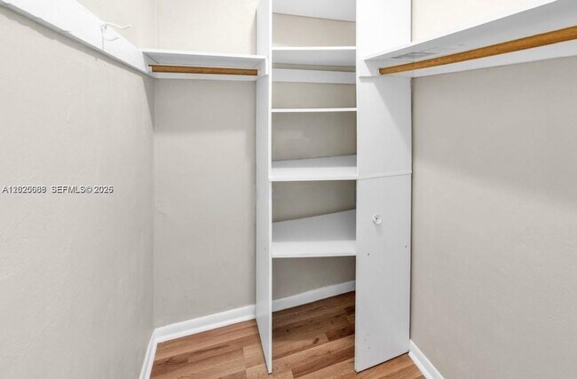 18801 NE 2nd Ave Unit 1006