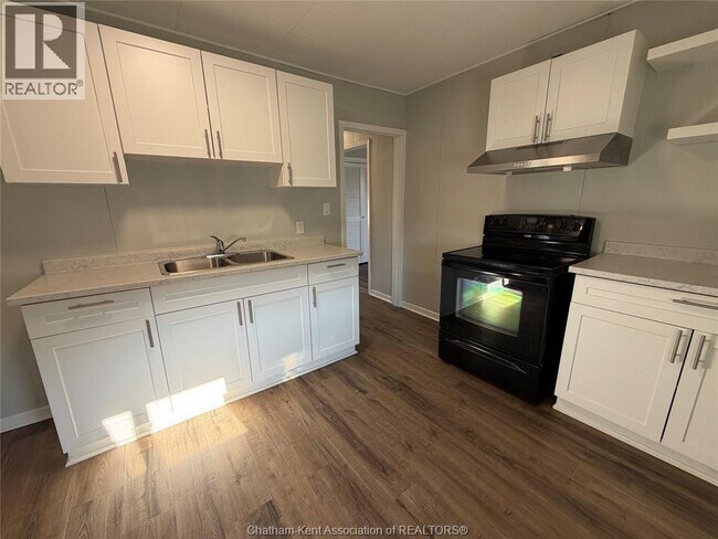 Photo - 252 Queen St