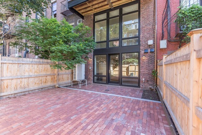 Building Photo - 156 W Concord St Unit 1