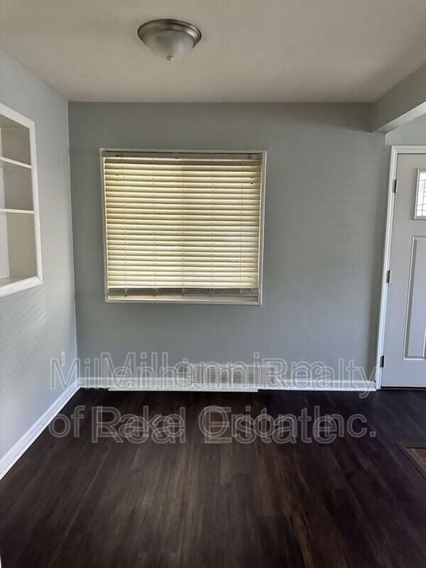 Photo - 260 W Longfellow Ave