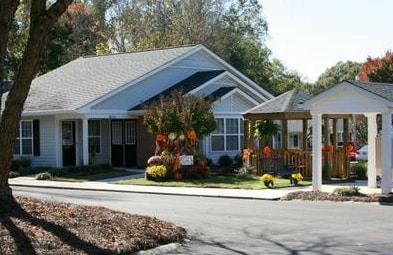 Photo - Woodlawn Manor Apartments