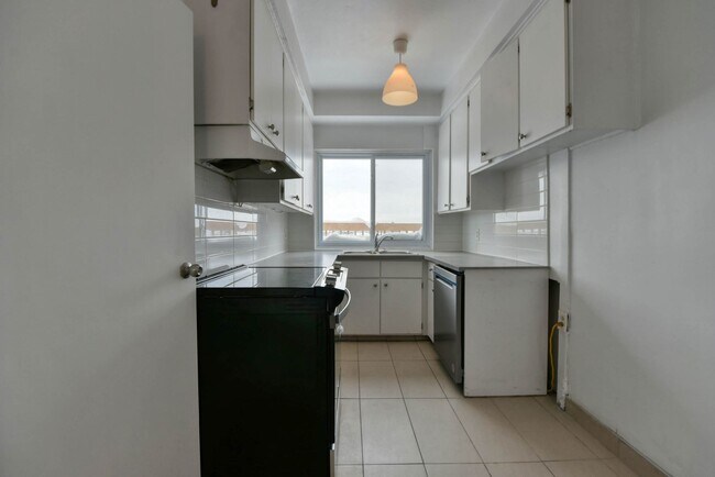 Photo - 809 Av. Bloomfield Unit 701