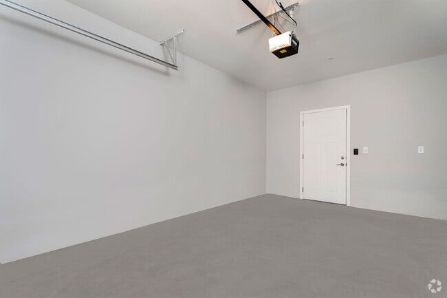 Building Photo - The Retreat Apartments