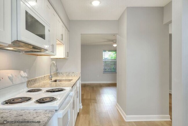 Photo - ****1ST MONTH RENT FREE! 1 Bedroom Apartment in Eagle Lake, FL****