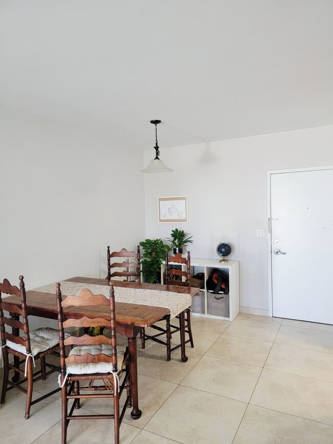 Photo - 7441 Wayne Ave Unidad 8R