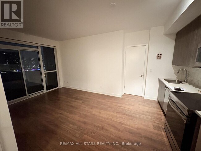 Photo - 50 Bruyeres Mews Unit 1213