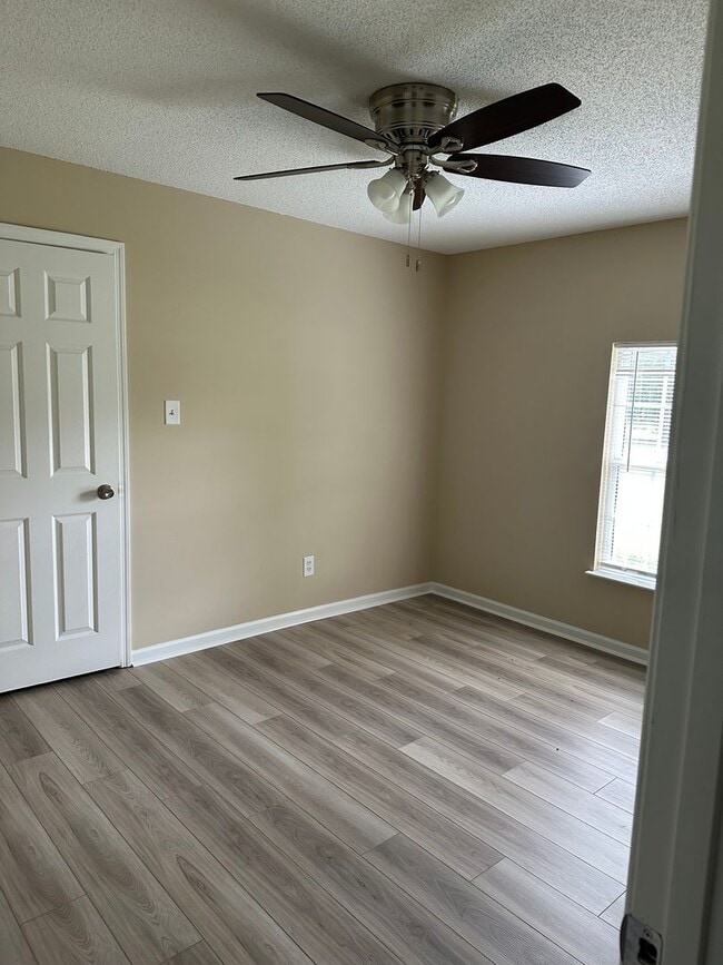 Photo - 10611 Middleground Rd